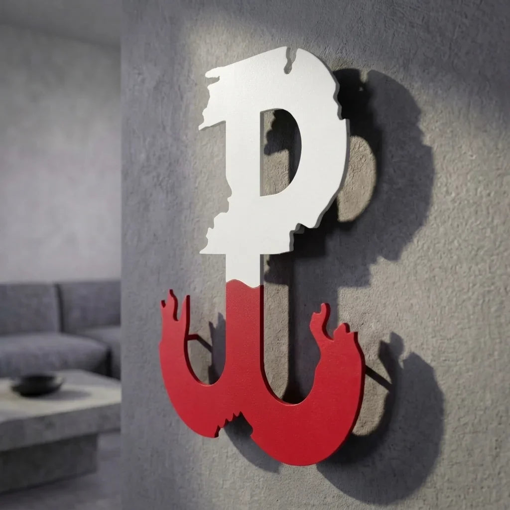 Dwukolorowy Znak Polska Walcząca ze stali 2mm na ścianę, efekt 3D. - Widok z perspektywy podkreślający efekt przestrzenny 3D.